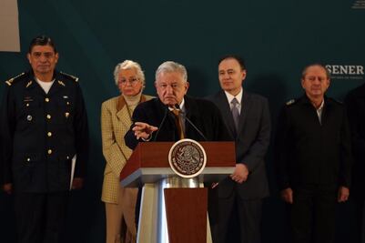 Ex directores de Pemex sabían del robo de combustible desde interior de la empresa: AMLO