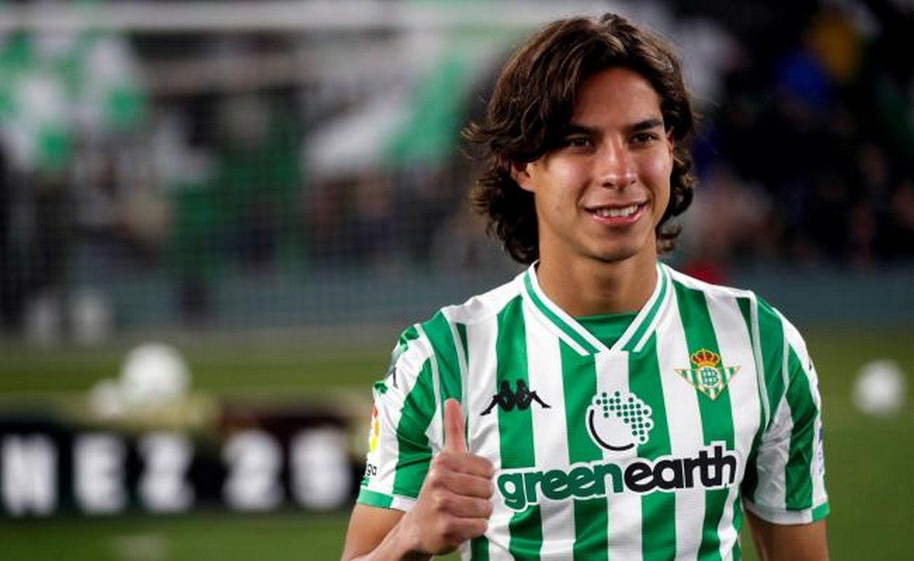  Diego Lainez fue presentado con el Real Betis