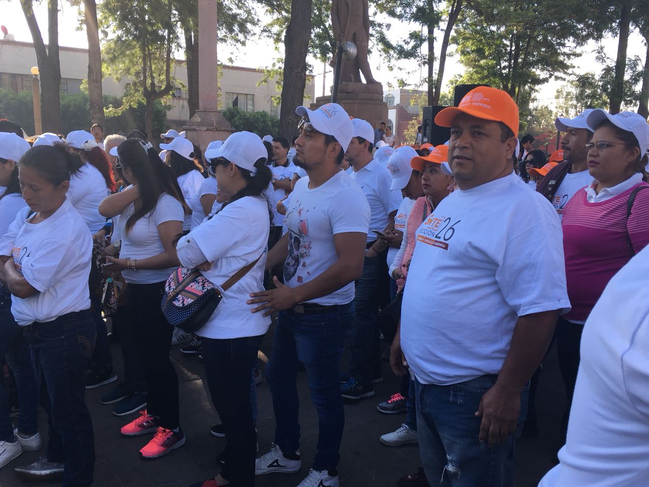 Efectúa SNTE sección 26 marcha por el Día del Trabajo