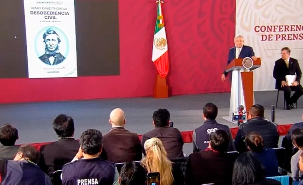 ¿De qué se trata “Desobediencia Civil”, el libro que recomendó AMLO?