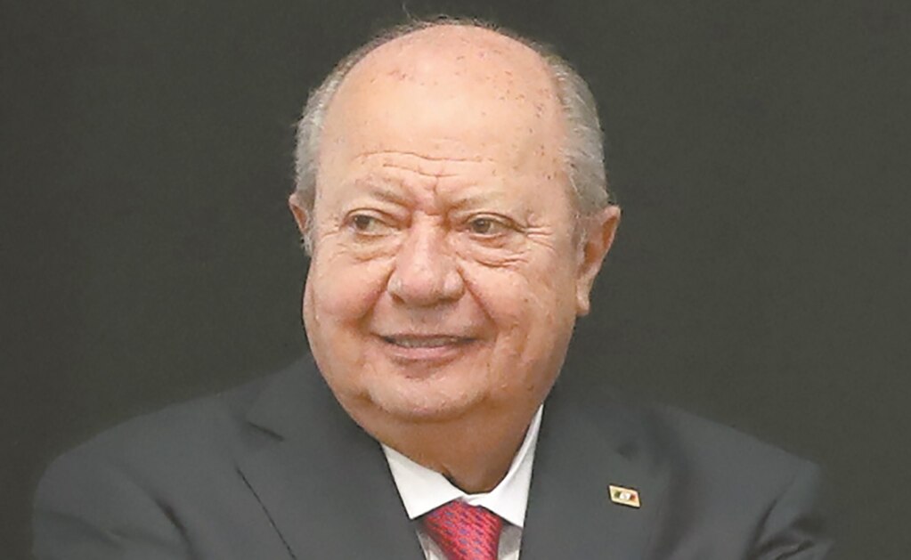 Los Deschamps cobran en Pemex 700 mil pesos al mes