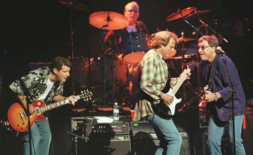 The Eagles sella disputa con Hotel California mexicano
