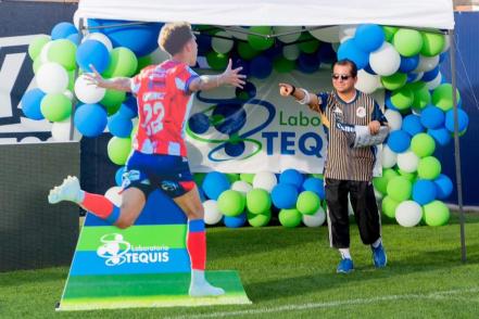 Tunden en redes al Atlético de San Luis por convivencia con jugadores de cartón