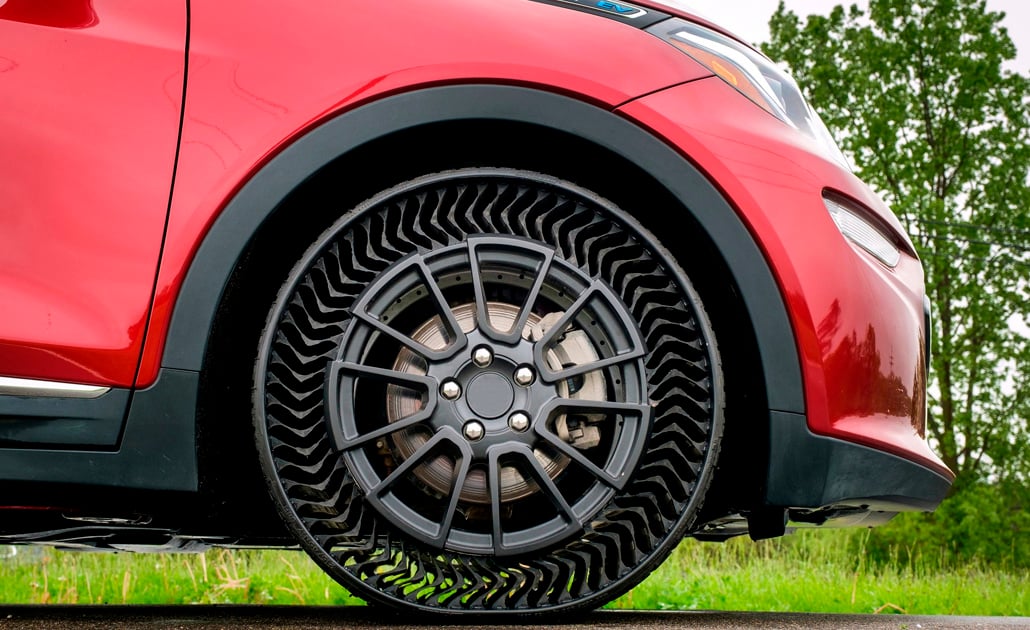 General Motors presenta llantas a prueba de ponchaduras