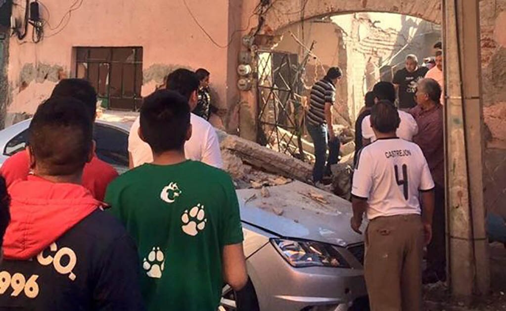 Explosión de tanque de gas provoca derrumbe en GAM; hay un muerto