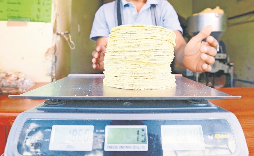 Reyes Sías aseguró que, a la fecha, los negocios locales no han reportado desabasto de productos como tortillas, pan, entre otros. Foto: Archivo. EL UNIVERSAL