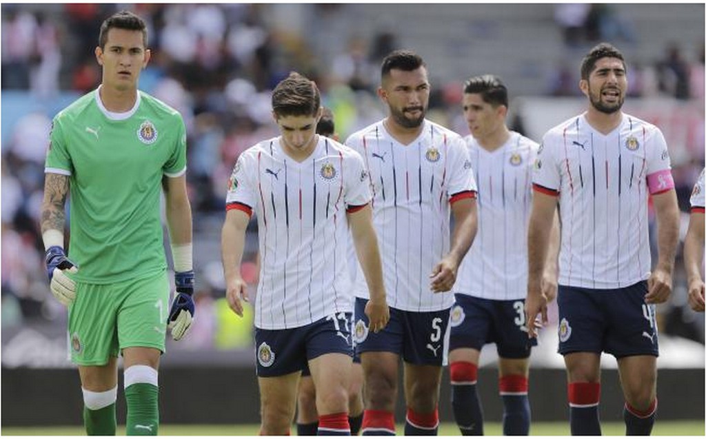 Chivas empata contra Lobos y se aleja de liguilla