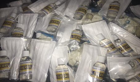 “La Guerrilla”, barra del Atlético de San Luis dona material de protección para personal médico del IMSS