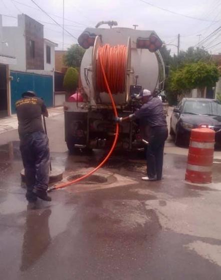 Interapas realiza labores de limpieza en Prolongación Muñoz