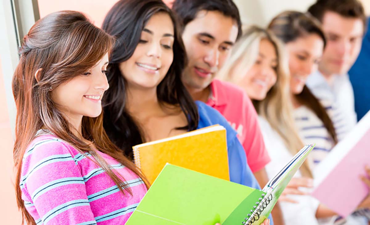 Jóvenes prefieren trabajar que estudiar una carrera