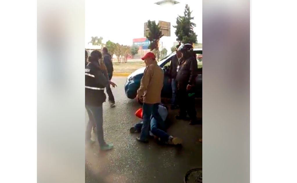 Denuncian agresiones de inspectores de SCT a conductor (VIDEO)