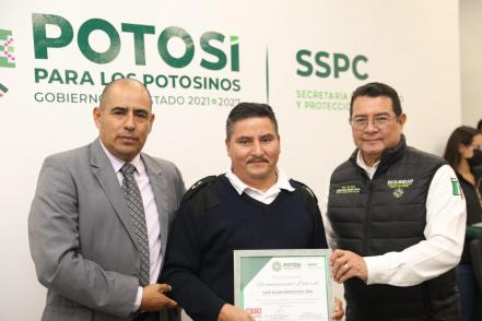 Reconocen a agentes de Seguridad y Protección Ciudadana de SLP por 30 años de servicio