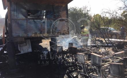 Incendio en chatarrera provoca movilización 