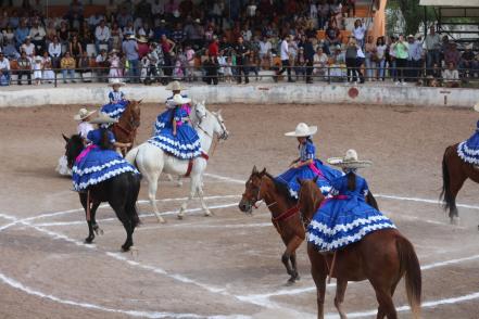 Ricardo Gallardo apadrina a la Escaramuza Puente de la Cruz de Rioverde