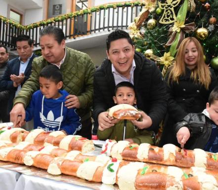Celebran Día de Reyes con la tradicional rosca en Soledad 