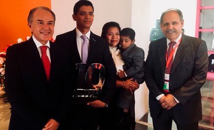 Potosino es beneficiado con crédito número 10 millones de Infonavit