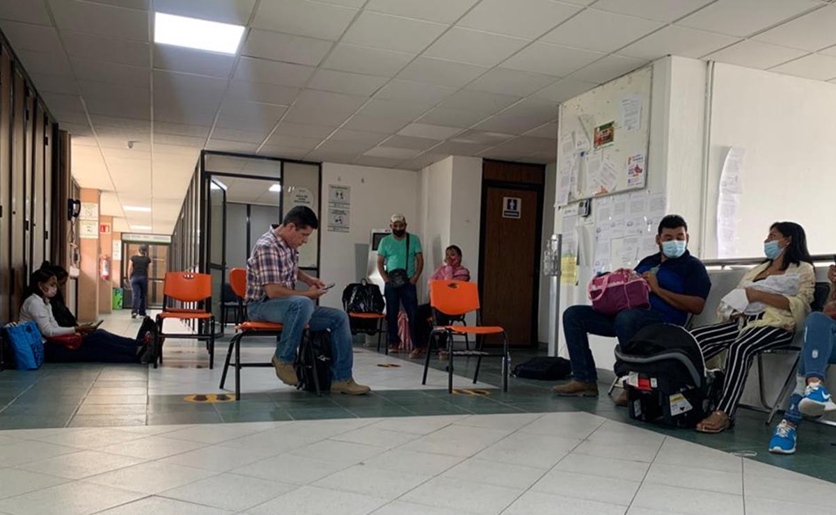 Acusan docentes foráneos y locales demora en trámite de SEGE; documento pone en riesgo sus empleos