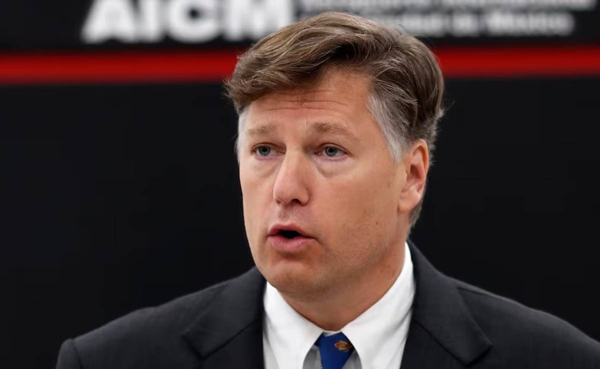 Landau ordena anular visa de morenista tras "vulgar posteo" en X