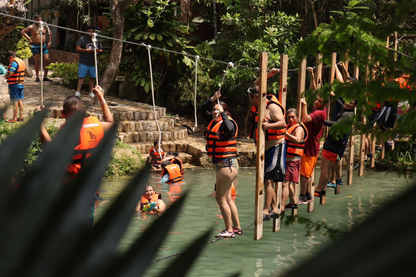Todo lo que debes saber para visitar las Cascadas de Tamasopo en SLP