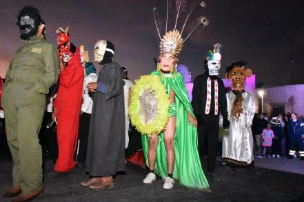 Por primera vez se presenta en SGS la tradicional comparsa “Guerreros Huastecos” de Tanquián