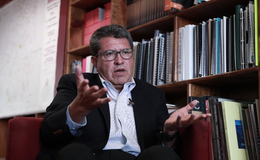 AMLO acepta mover fecha para revocación de mandato: Monreal