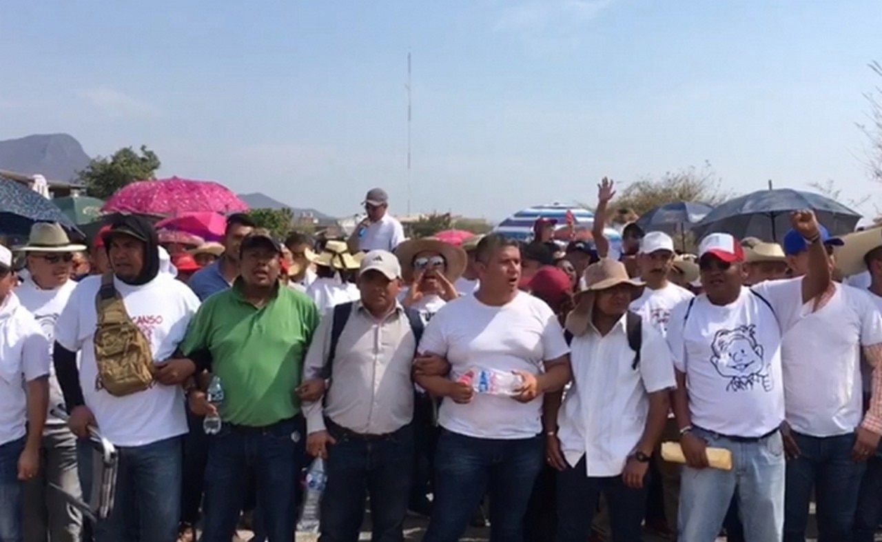 CNTE realiza protesta contra gobernador de Michoacán en evento de AMLO