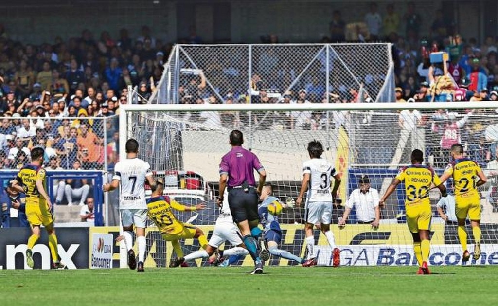 Una de las pocas jugadas de gol que se dieron en el partido. (IMAGO7)