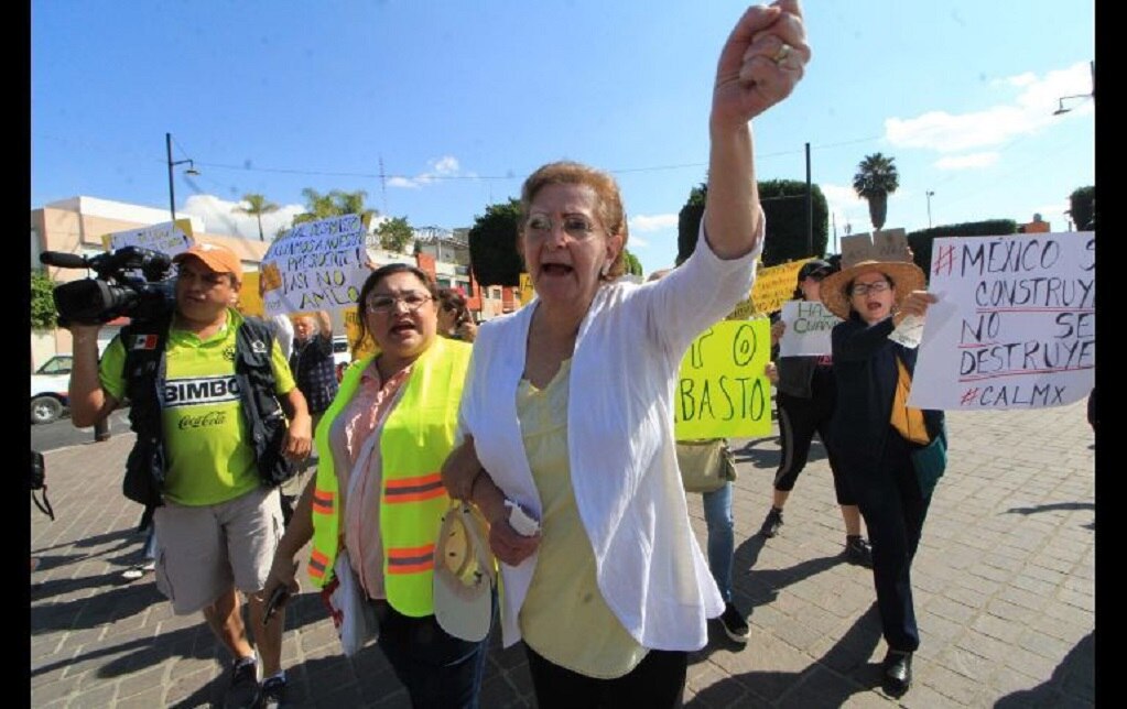 Chalecos Amarillos protesta en Plaza Fundadores contra el gobierno federal
