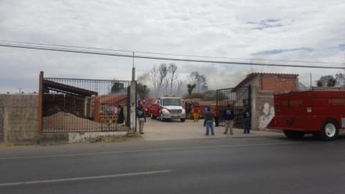 Incendio en recicladora 