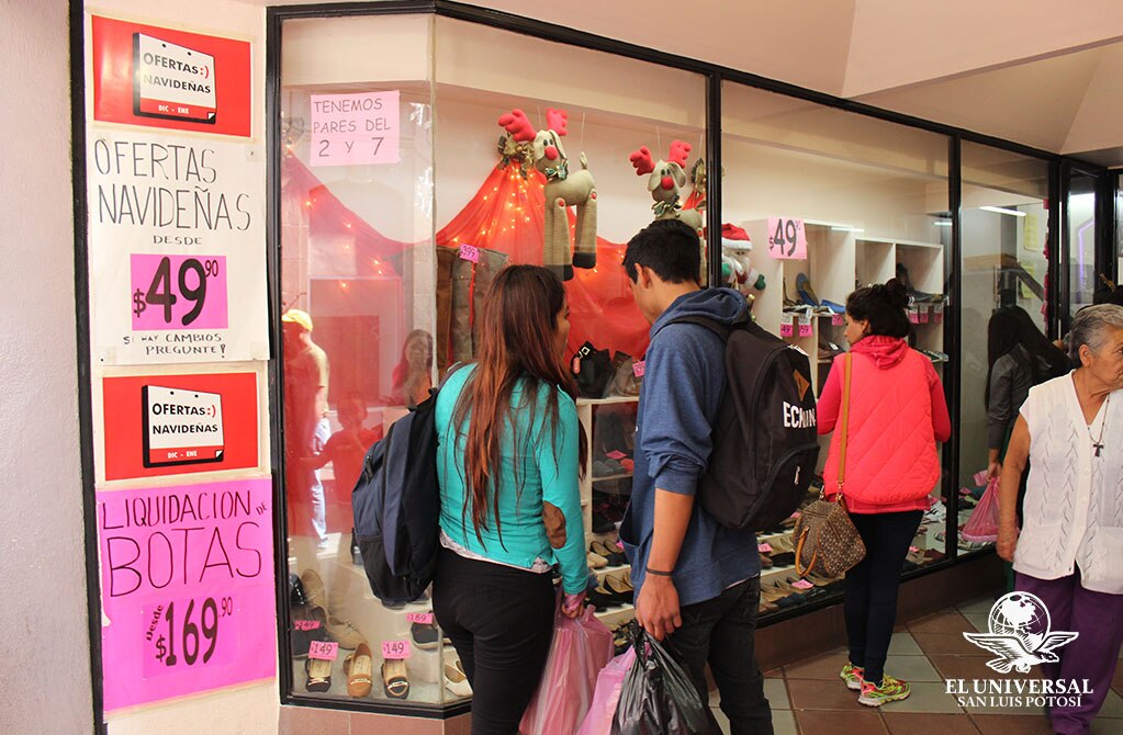 Invaden potosinos Centro Histórico para realizar compras navideñas