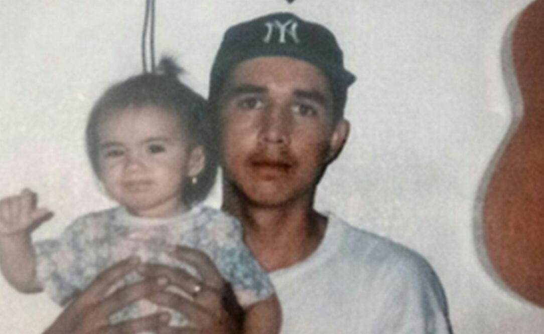 Foto: cortesía Margarito Hernández Esequiel Hernández cargando a una sobrina.