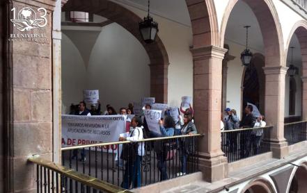 Integrantes del SATCECYTE se manifiestan en Palacio de Gobierno