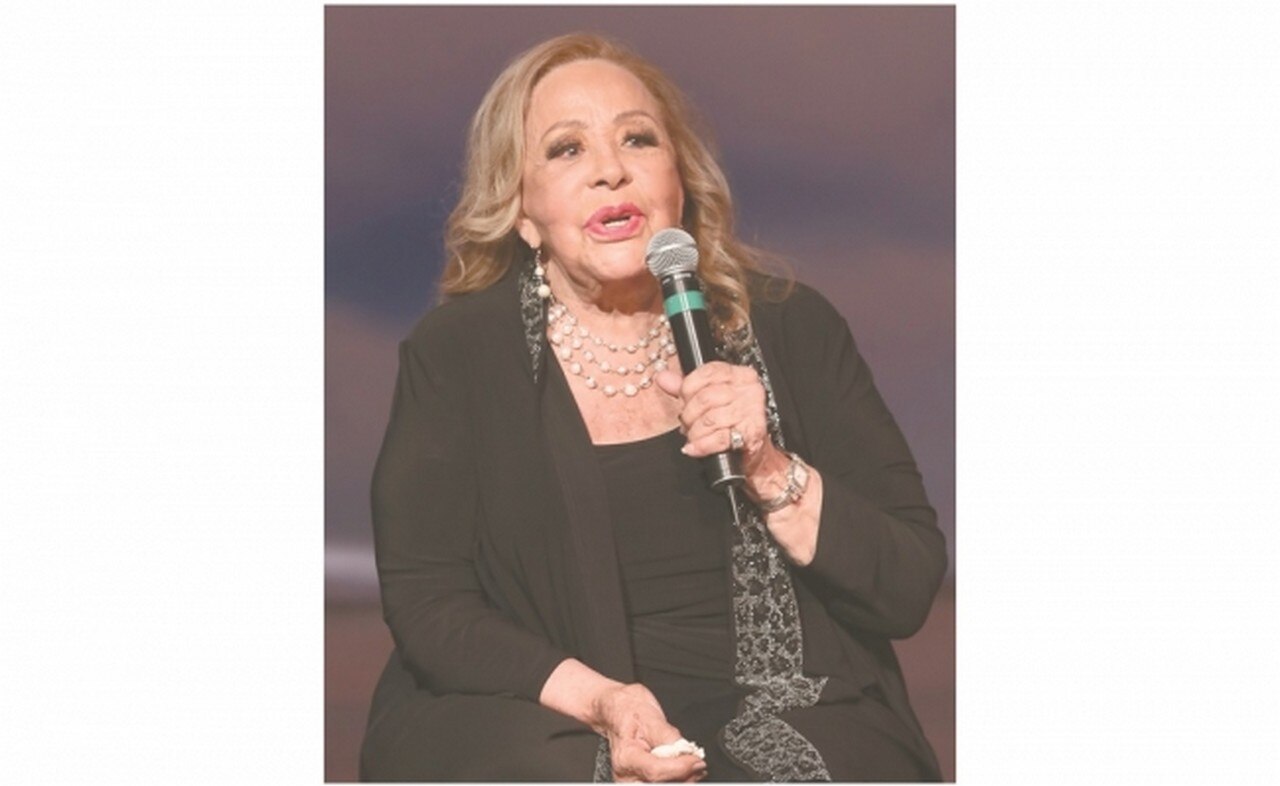  Silvia Pinal permanecerá hospitalizada