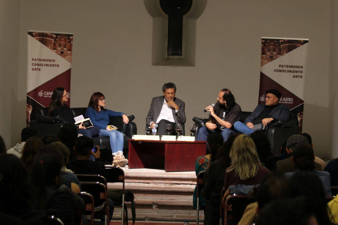 Presenta Élmer Mendoza en el CEART su nueva novela