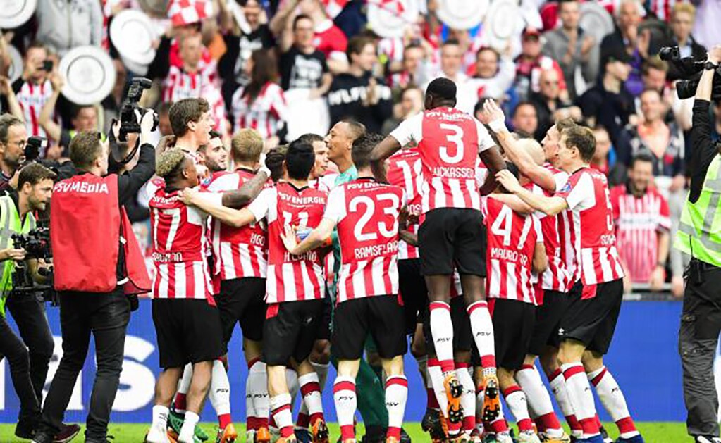 Chucky Lozano es campeón con el PSV en la Eredivisie