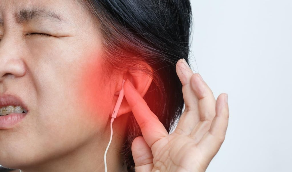 Uso de audífonos con volumen alto pueden causar sordera, advierte IMSS