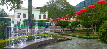 Aquismón se pone romántico; decoran con temática del amor al pueblo mágico de SLP