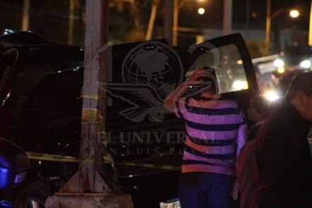 Mujer pierde la vida en fatal volcadura 