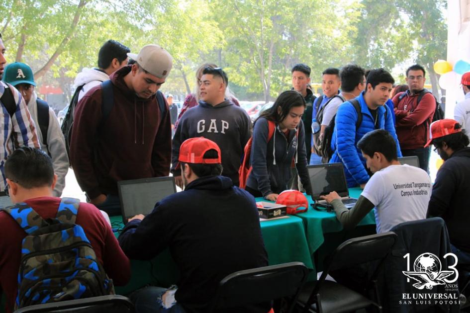 Ofertan mil vacantes en Feria de la Empleabilidad 