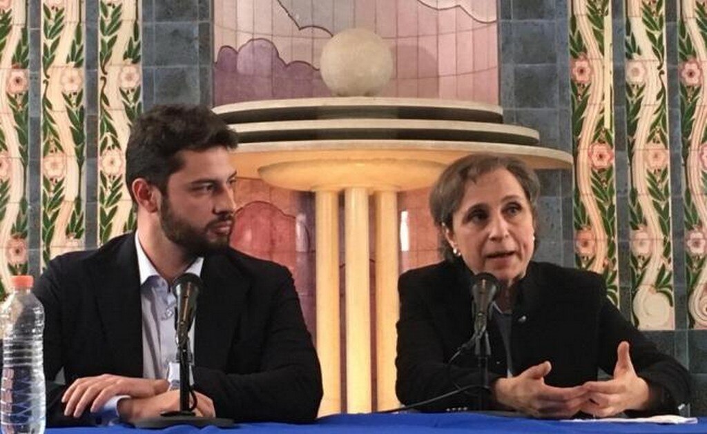La periodista Carmen Aristegui junto a Juan Aguirre Abdó esta tarde. Foto: Valente Rosas / EL UNIVERSAL