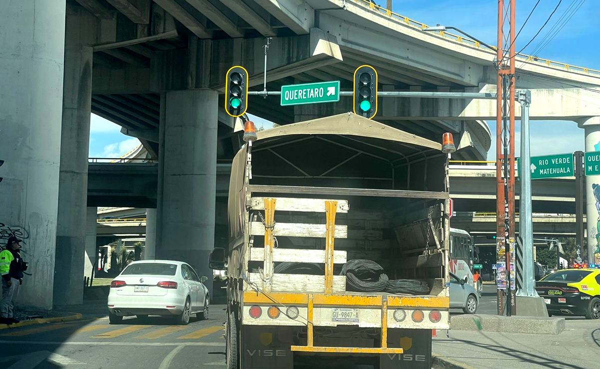 Pide Gallardo a gobierno de la capital de SLP atender quejas de semáforos en el distribuidor Juárez