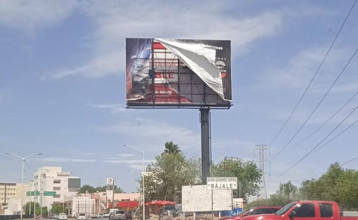 Espectaculares afectados por vientos en la capital de SLP. Foto: Xochiquetzal Rangel