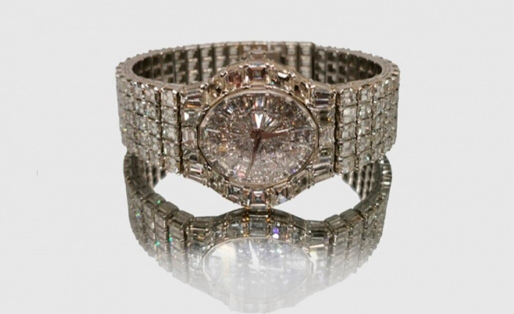 Reloj de casi 3 mdp, sin vender durante subasta en Los Pinos