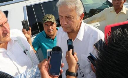 Aporté a fideicomiso $500 mil por ventas de libro, dice AMLO