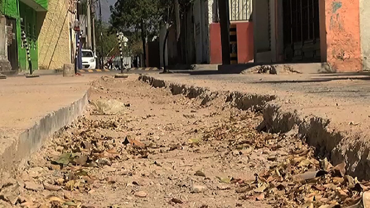 Interapas abandonó obra en calle Anahuac
