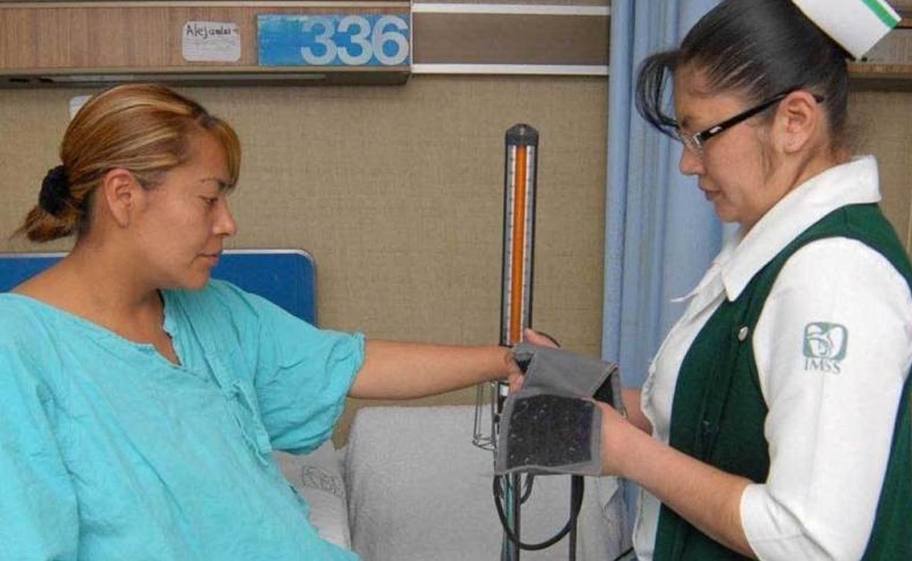 Contantemente se capacita a enfermeras para brindar un trato amable a sus pacientes: IMSS