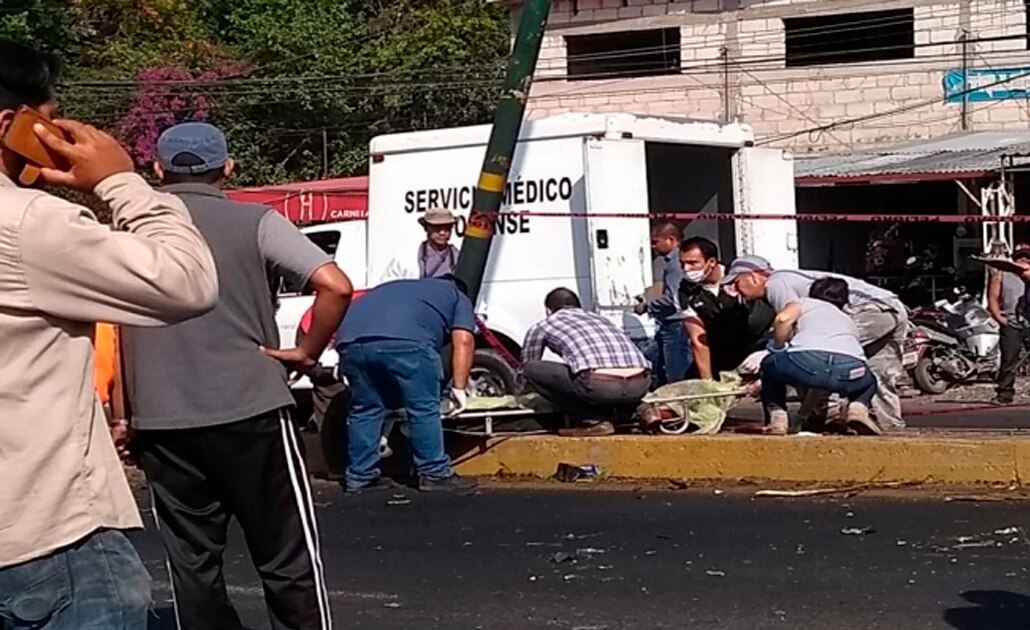 Tráiler se queda sin frenos y choca con varios vehículos; hay 6 muertos en Cuautla