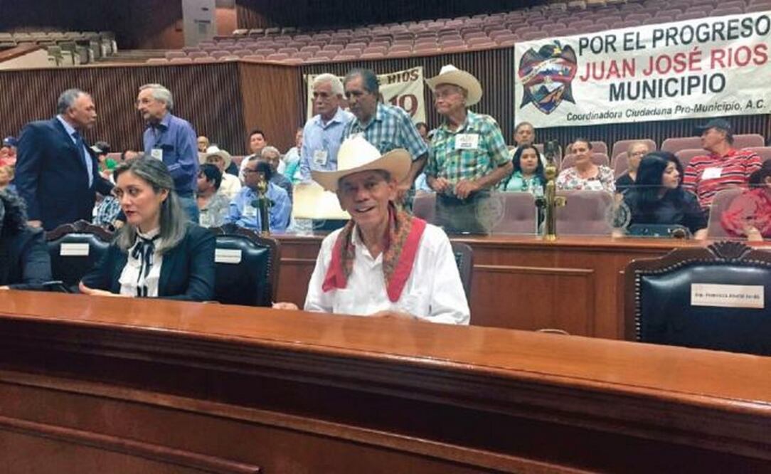 El morenista Ocadio García dijo que como hombre de campo, el sombrero es parte de su atuendo de trabajo