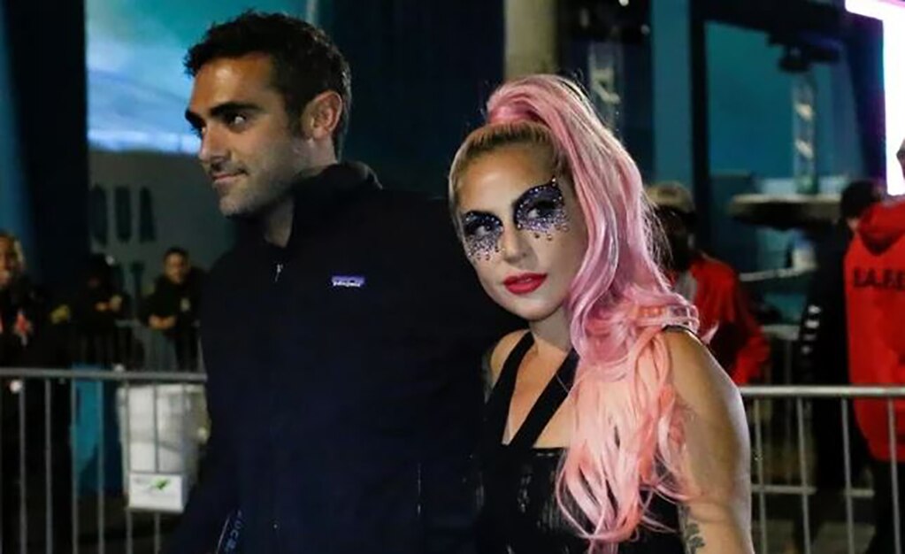 Lady Gaga comparte romántica fotografía con su nuevo novio