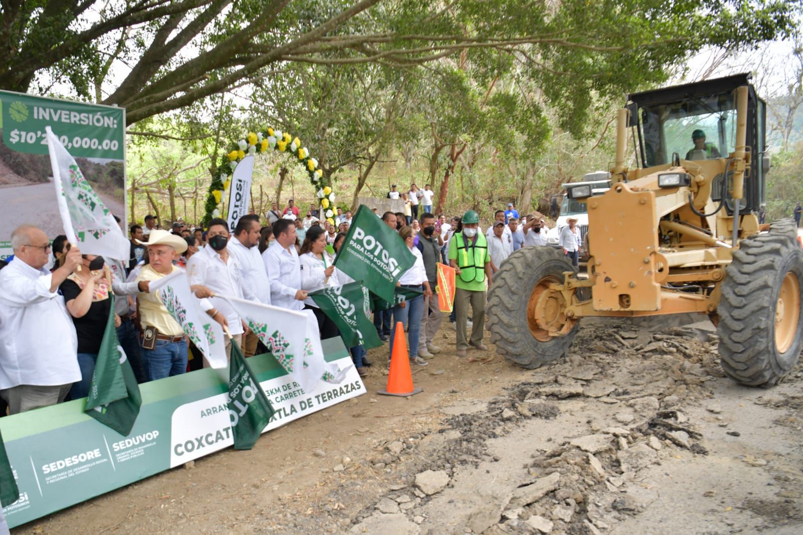 Anuncia Ricardo Gallardo reconstrucción de carretera Coxcatlán-Axtla de Terrazas. Foto: Especial
